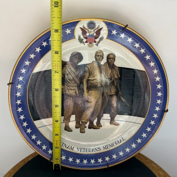 V.V.M.F F.E.HART Vietnam Multi-colour Ceramic Veterans Memorial Collectors Plate - Picture 5 of 7